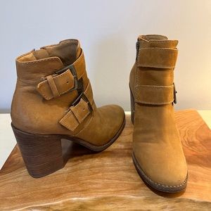 Steve Madden Trevur Women's Boots 6.5 Leather Tan Buckle Straps Heels Zip Bootie